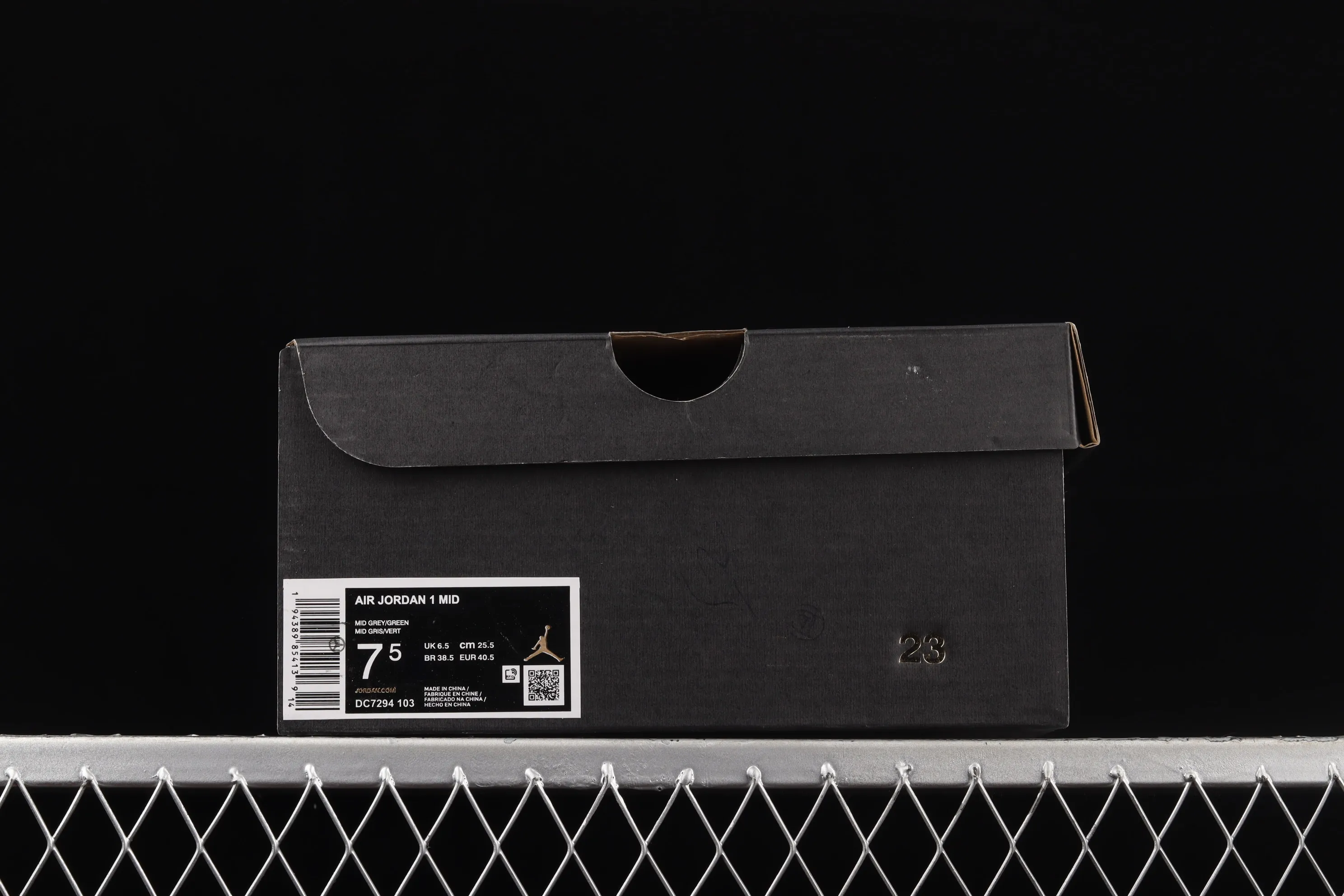 All categories Air Jordan Jordan series basketball shoes Air Jordan 1 Mid Different versions Air Jordan 1 Mid AJ1 Joe 1 white gray green mid-top basketball shoes DC7294-103